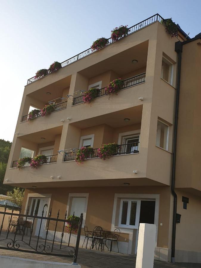 Hotel Ferdo 1 Makarska Esterno foto